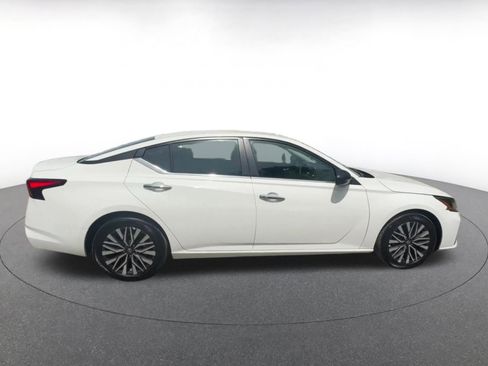 Used 2025 Nissan Altima 2.5 SV FWD image 16