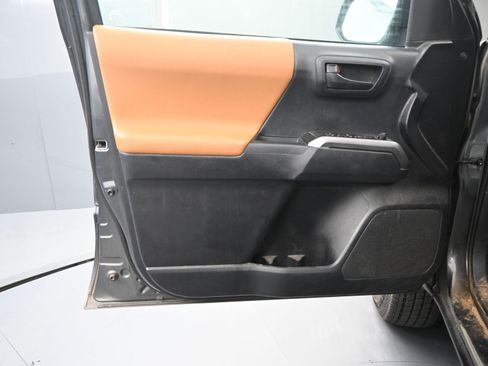 Used 2020 Toyota Tacoma SR5 image 16