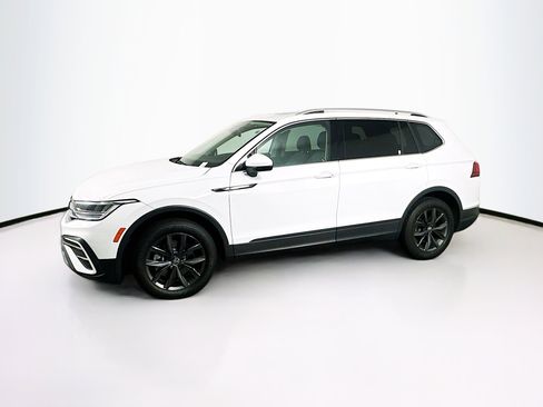Used 2022 Volkswagen Tiguan SE FWD image 4