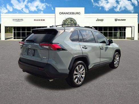 Used 2021 Toyota RAV4 XLE Premium FWD image 9