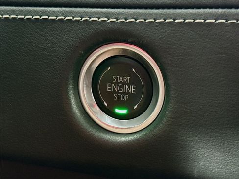 Used 2025 Cadillac Escalade ESV V AWD/4WD image 16