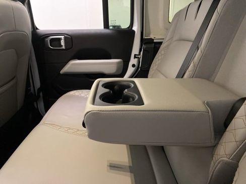 Used 2021 Jeep Wrangler Unlimited Sahara image 70