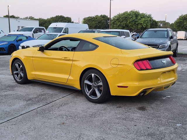 Used 2017 Ford Mustang Coupe RWD image 7