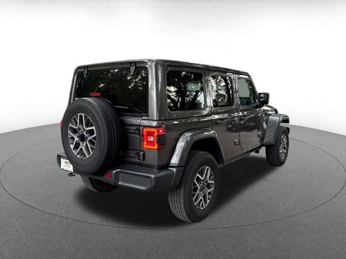 Used 2025 Jeep Wrangler Unlimited Sahara AWD/4WD image 7