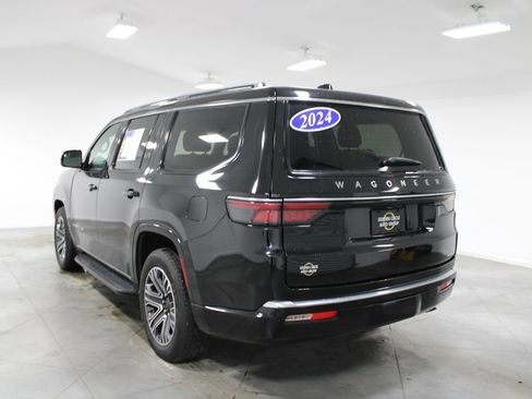 Used 2024 Jeep Wagoneer Series II w/ Flexible Seating Group AWD/4WD image 7