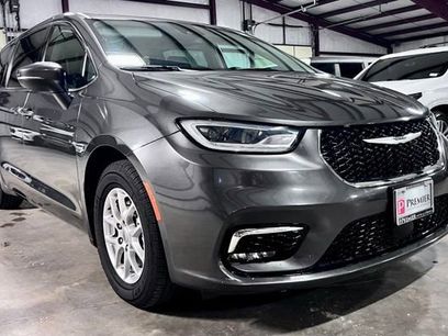 Used 2023 Chrysler Pacifica Touring-L