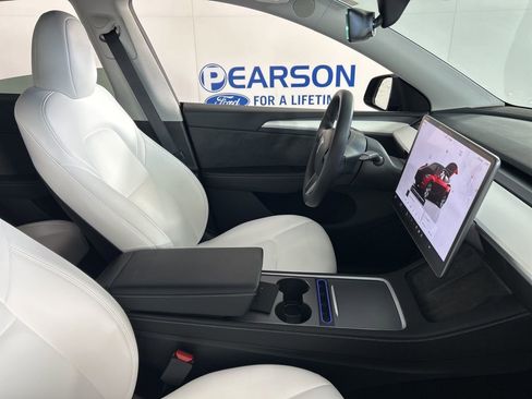Used 2024 Tesla Model Y Long Range AWD/4WD image 27