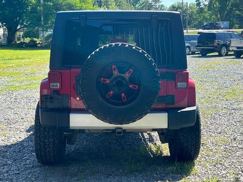 Used 2013 Jeep Wrangler Unlimited Sahara w/ Dual Top Group AWD/4WD image 4