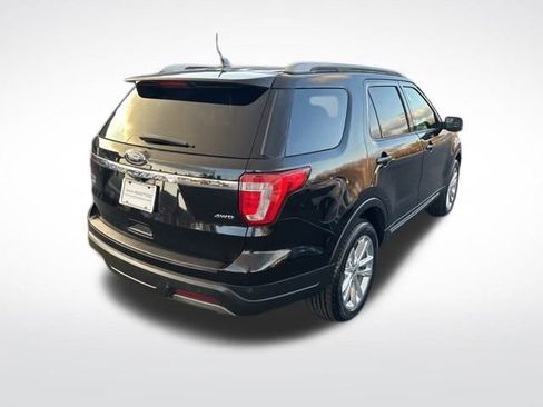 Used 2019 Ford Explorer XLT w/ Equipment Group 202A image 8
