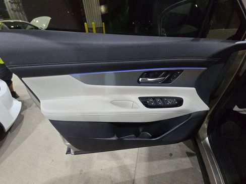 Used 2025 Nissan Murano SL w/ Cargo Package AWD/4WD image 16