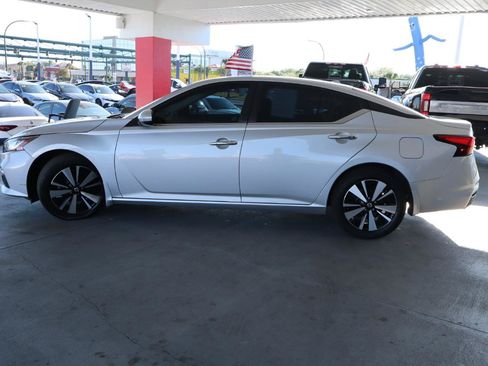 Used 2022 Nissan Altima 2.5 SV FWD image 10