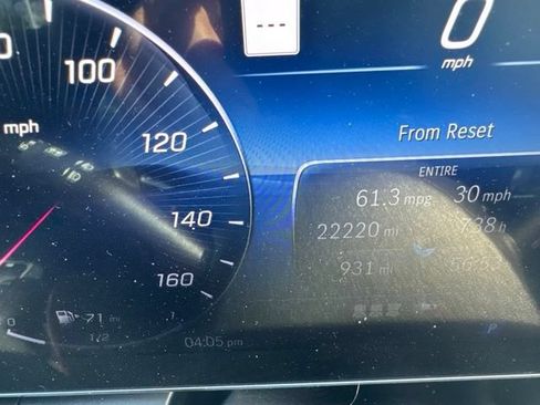 Used 2023 Mercedes-Benz GLC 300 image 3