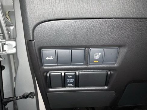 Used 2022 Nissan Armada SL w/ Captain's Chairs Package AWD/4WD image 7