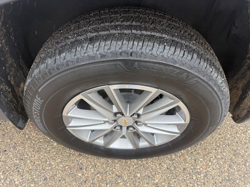 Used 2024 Chevrolet Traverse LT AWD/4WD image 22