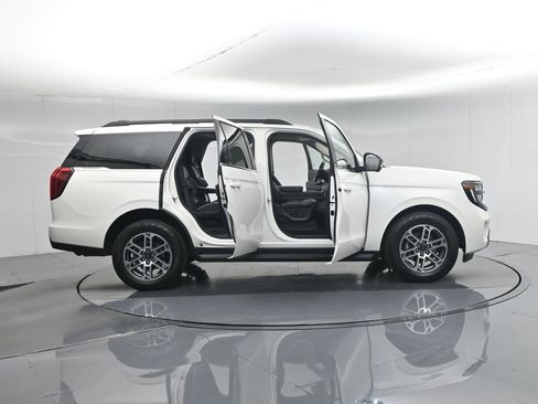 Certified 2025 Ford Expedition Active AWD/4WD image 33
