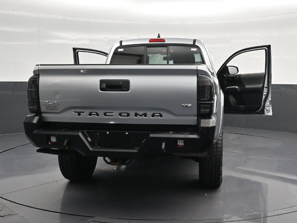 Used 2022 Toyota Tacoma SR5 AWD/4WD image 34