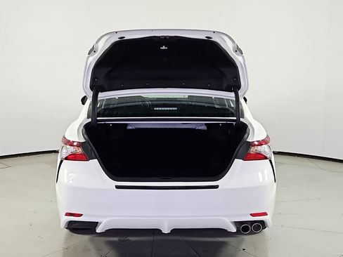 Used 2022 Toyota Camry SE image 10