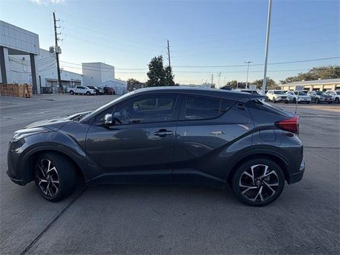 Certified 2022 Toyota C-HR XLE image 8