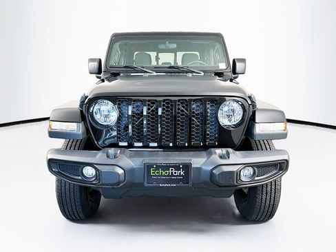 Used 2021 Jeep Gladiator Sport image 2