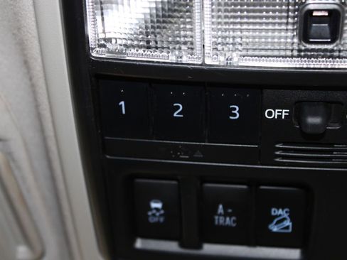 Used 2018 Toyota 4Runner Limited image 33