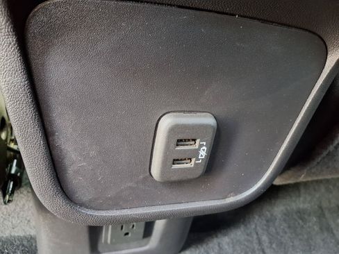 Used 2024 Chevrolet Equinox Premier AWD/4WD image 24