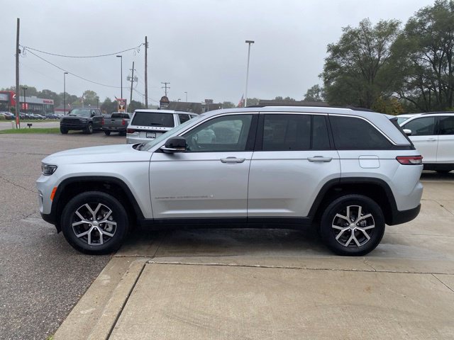 Used 2023 Jeep Grand Cherokee Limited AWD/4WD image 10