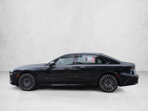 Used 2025 BMW 750e xDrive AWD/4WD image 9