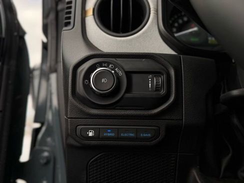 Used 2024 Jeep Wrangler Unlimited image 13