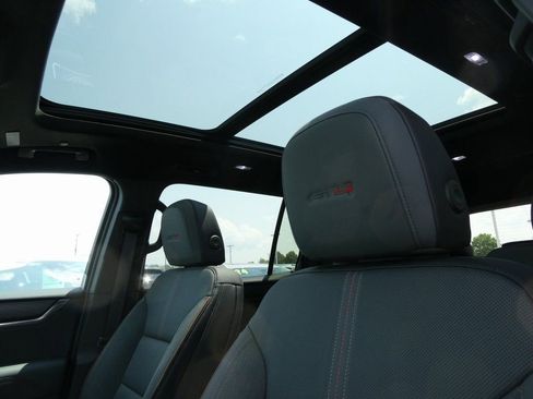 New 2025 GMC Acadia AT4 w/ Luxury Package AWD/4WD image 33