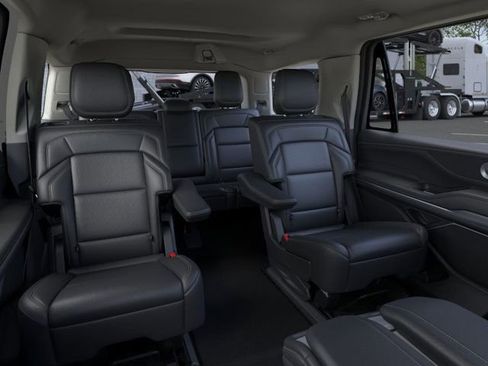 New 2026 Lincoln Navigator Premiere image 11
