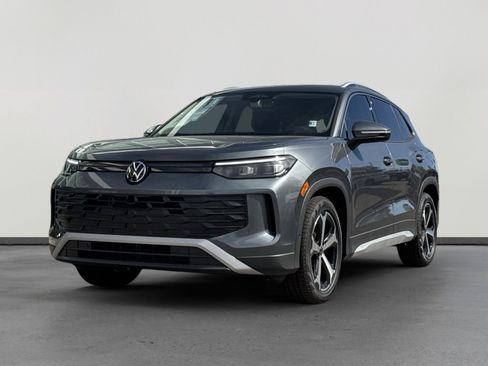 New 2026 Volkswagen Tiguan SE FWD image 1
