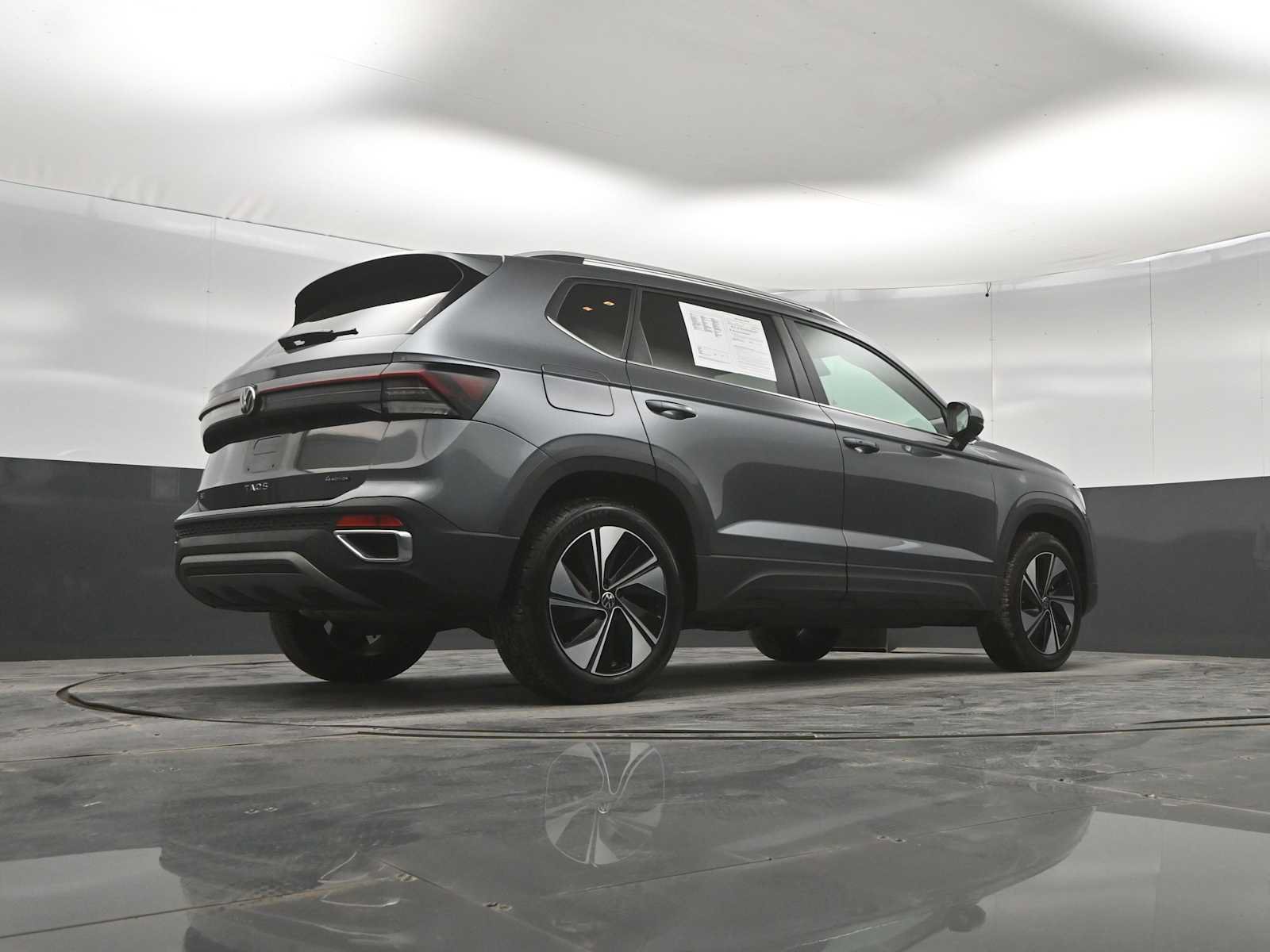 Used 2026 Volkswagen Taos SE AWD/4WD image 39