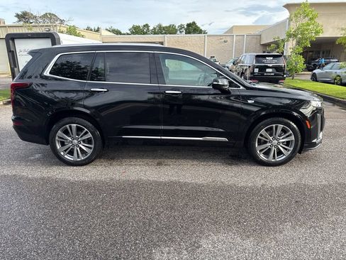 Used 2025 Cadillac XT6 Premium Luxury FWD image 3