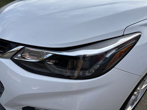 Used 2017 Chevrolet Cruze LT w/ RS Package image 10