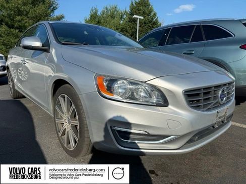 Used 2018 Volvo S60 T5 Inscription FWD image 1