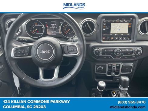 Used 2018 Jeep Wrangler Unlimited Sahara AWD/4WD image 11