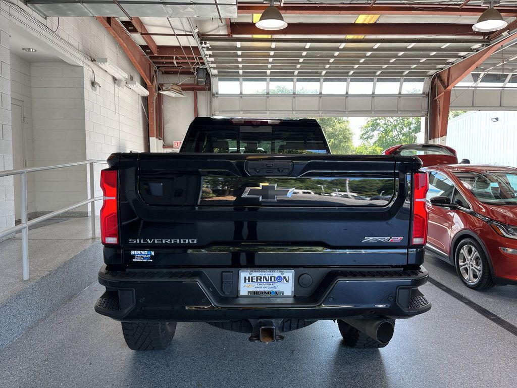 Used 2024 Chevrolet Silverado 2500 ZR2 w/ Technology Package AWD/4WD image 7