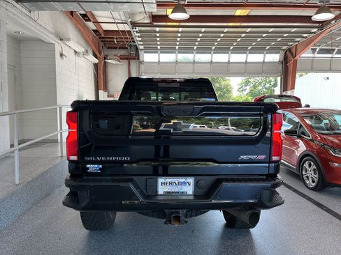 Used 2024 Chevrolet Silverado 2500 ZR2 w/ Technology Package AWD/4WD image 7