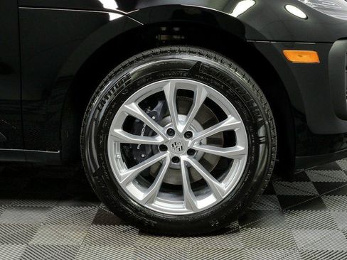 Certified 2026 Porsche Macan Turbo AWD/4WD image 39