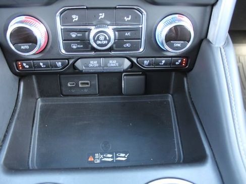 Used 2021 GMC Yukon SLT w/ SLT Luxury Plus Package RWD image 35