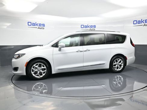 Used 2020 Chrysler Pacifica Touring-L Plus w/ Tire & Wheel Group image 5