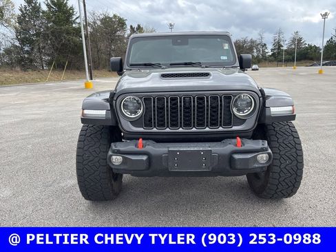 Used 2025 Jeep Gladiator Mojave image 2