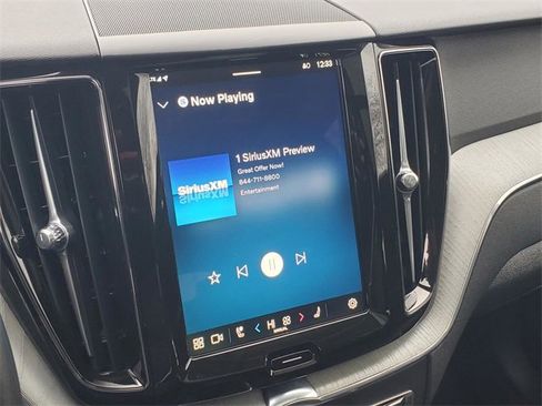 Used 2025 Volvo XC60 B5 Plus image 21