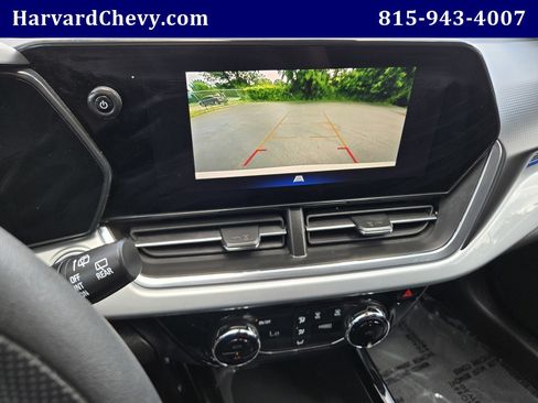 Certified 2025 Chevrolet Trax LT FWD image 8