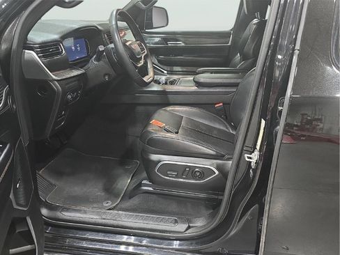 Used 2024 Jeep Wagoneer L Series II w/ Flexible Seating Group image 8