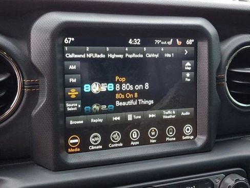 Used 2022 Jeep Gladiator Overland AWD/4WD image 17