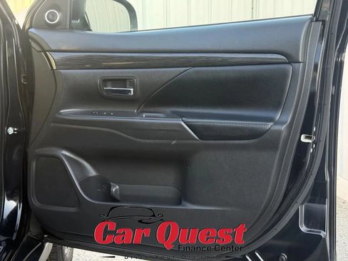 Used 2017 Mitsubishi Outlander GT AWD/4WD image 22