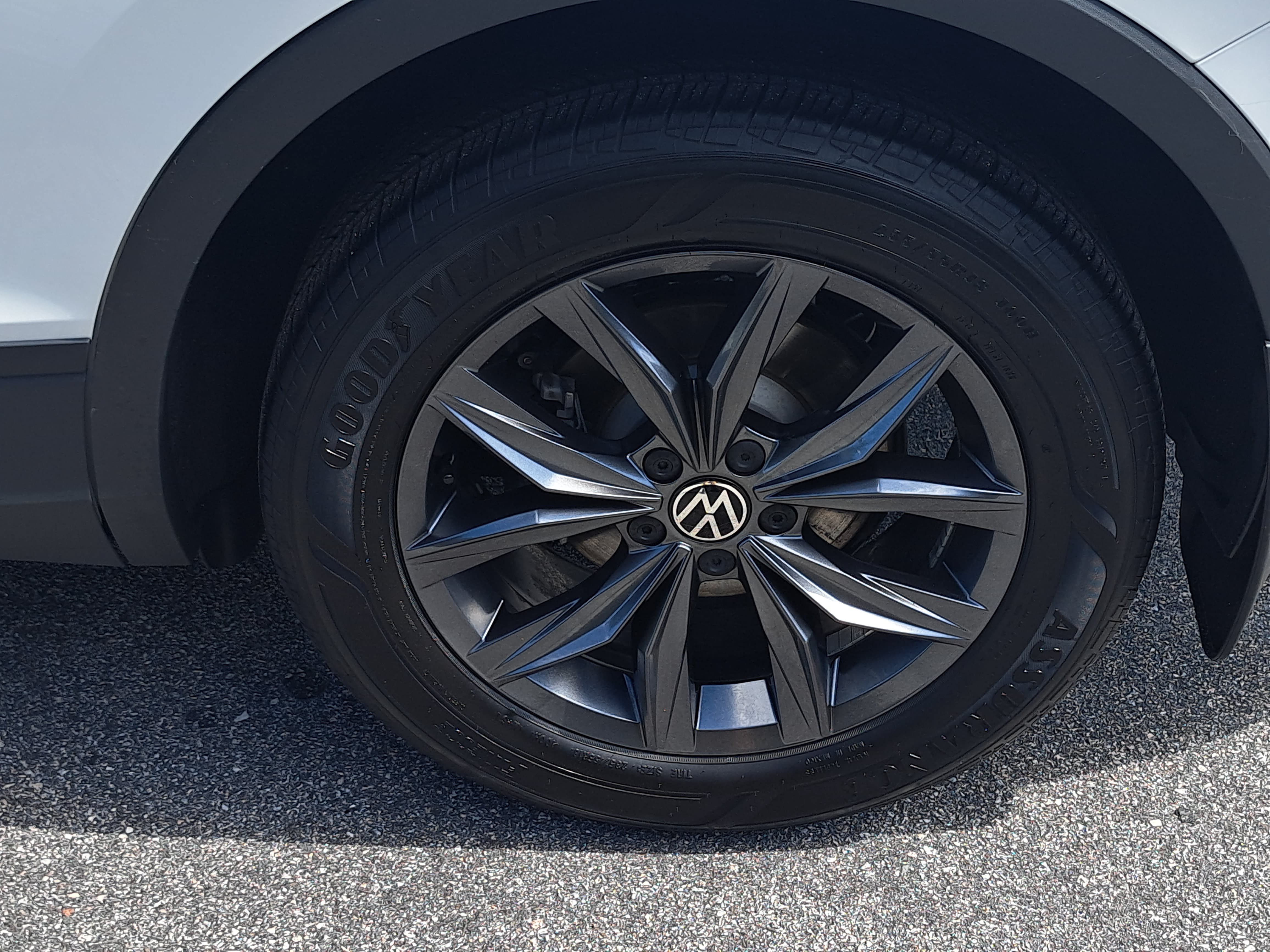 Certified 2023 Volkswagen Tiguan SE FWD image 33