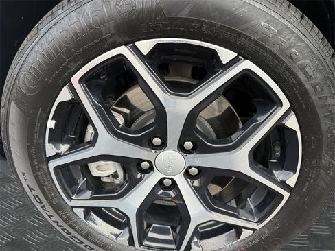 Used 2024 Jeep Compass Limited image 21