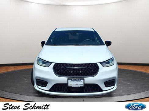 Used 2024 Chrysler Pacifica Limited FWD image 30
